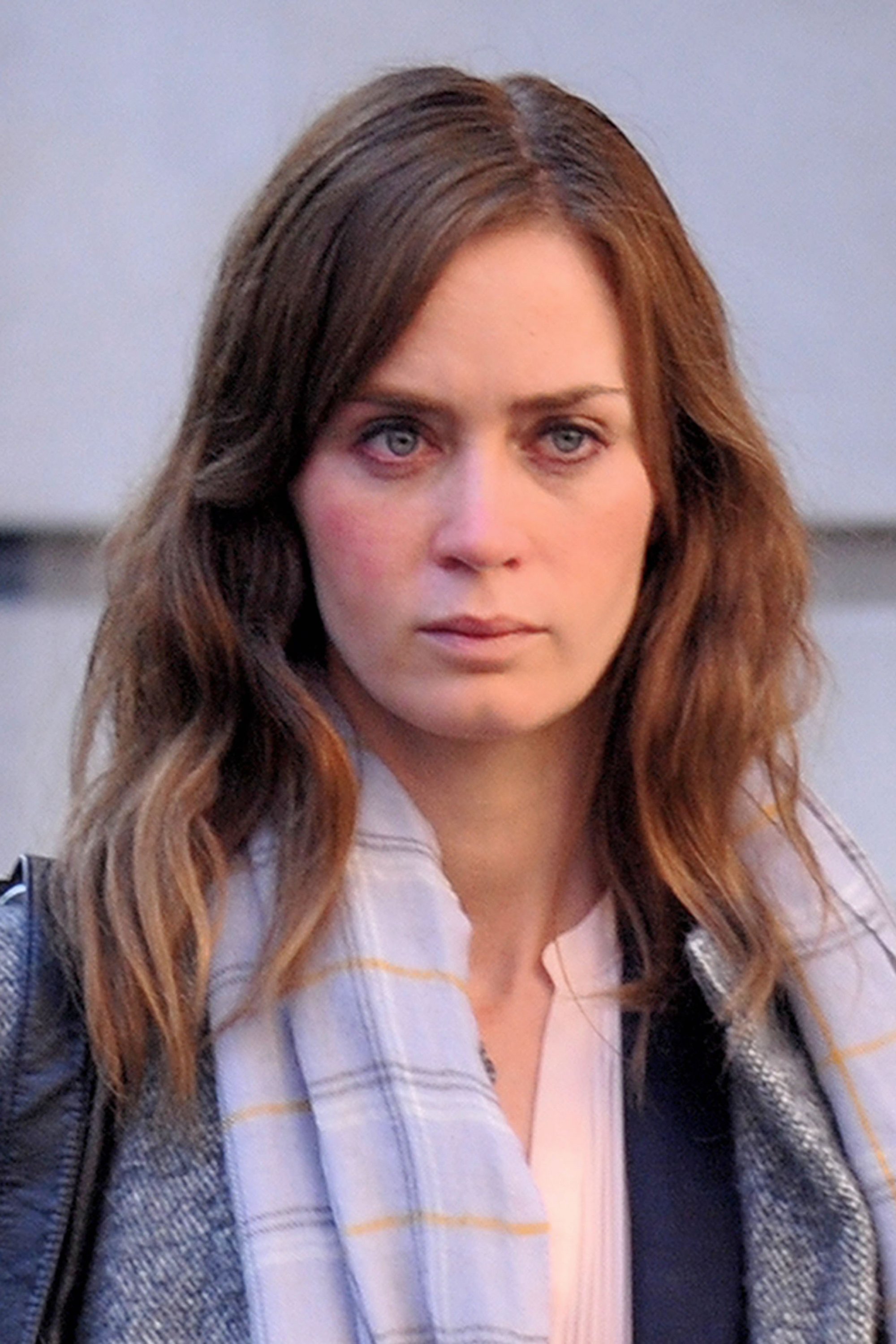 emily-blunt-the-girl-on-the-train-on-set-026.jpg emily-blunt-the-girl-on-the-train-on-set-026.jpg