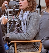 emily-blunt-the-girl-on-the-train-on-set-002.jpg
