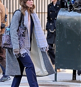 emily-blunt-the-girl-on-the-train-on-set-004.jpg