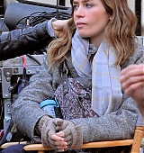 emily-blunt-the-girl-on-the-train-on-set-007.jpg